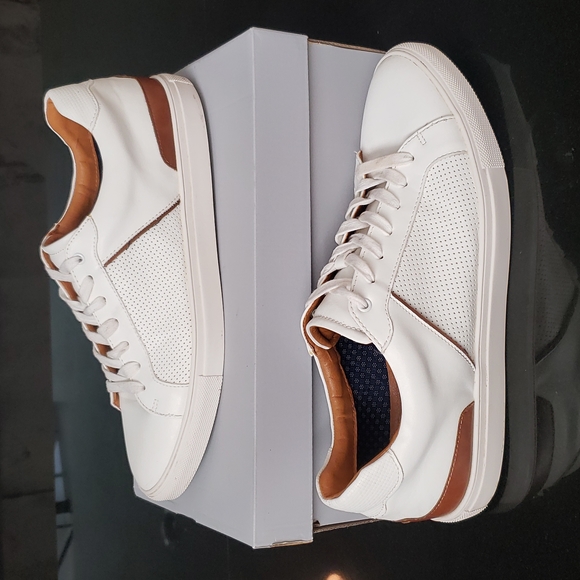 White sneakers - Picture 4 of 9